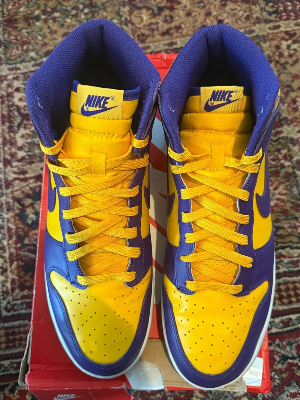 Nike Dunk High Lakers - Basketball Sneakers in Purple & Yellow